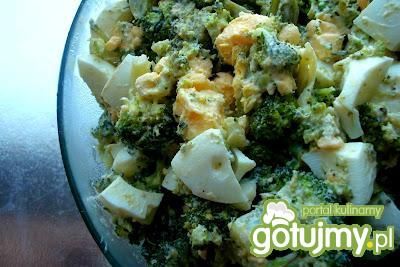  Brokuł, jajko i koperek