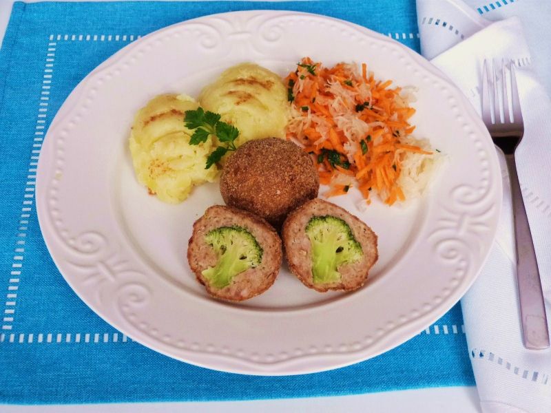 Brokuł otulony mielonym mięsem