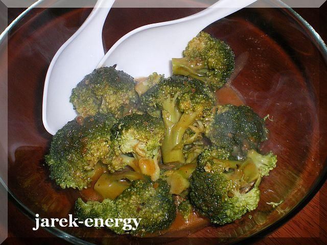 Brokuł w sosie pieprzowym Brokuł w sosie pieprzowym