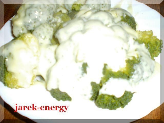 Brokuł w sosie serowo śmietanowym