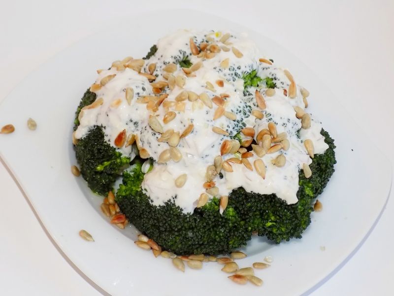 Brokuł  z sosie jogurtowym