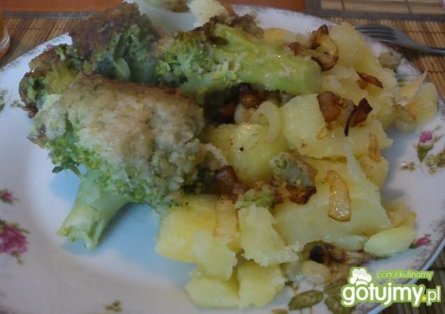 Brokuł zasmażany z bułką Brokuł zasmażany z bułką