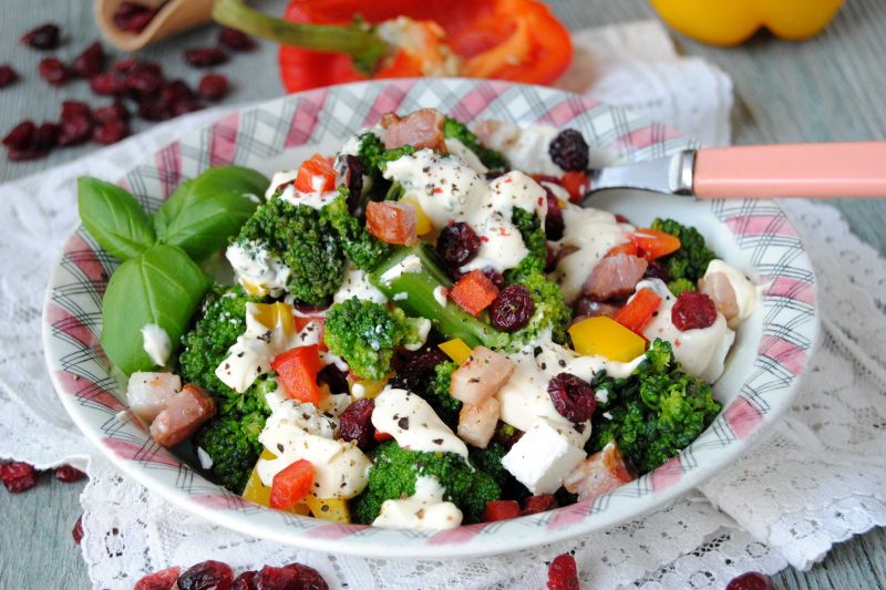 Brokułowa sałatka Brokułowa sałatka