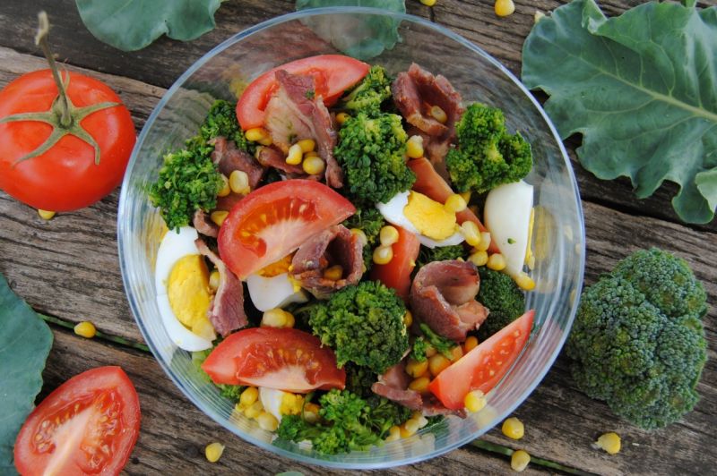 Brokułowa sałatka z boczkiem Brokułowa sałatka z boczkiem