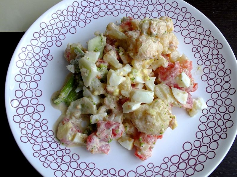 Brokułowo - kalafiorowa sałatka z jajkiem