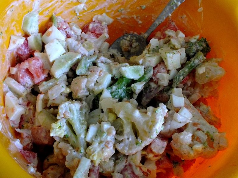 Brokułowo - kalafiorowa sałatka z jajkiem