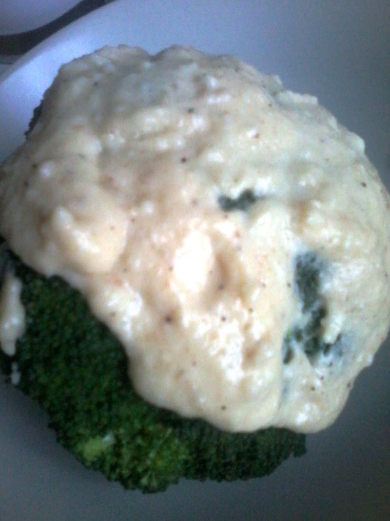 Brokuły pod beszamelową pierzynką Brokuły pod beszamelową pierzynką
