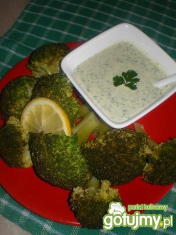 Brokuły z sosem pietruszkowo-cytrynowym Brokuły z sosem pietruszkowo-cytrynowym