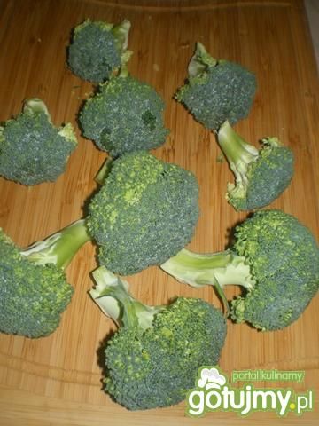 Brokuły z sosem pietruszkowo-cytrynowym