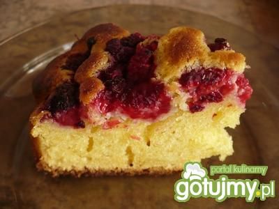 Brownie z białej czekolady z malinami Brownie z białej czekolady z malinami