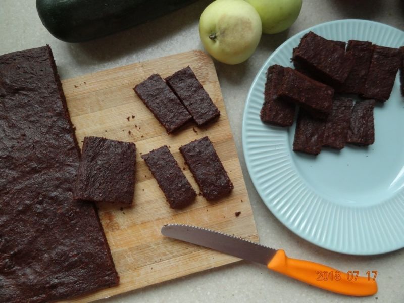 Brownie z cukinii i jabłek Brownie z cukinii i jabłek