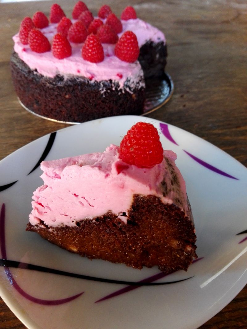 Brownie z kremem malinowym Brownie z kremem malinowym