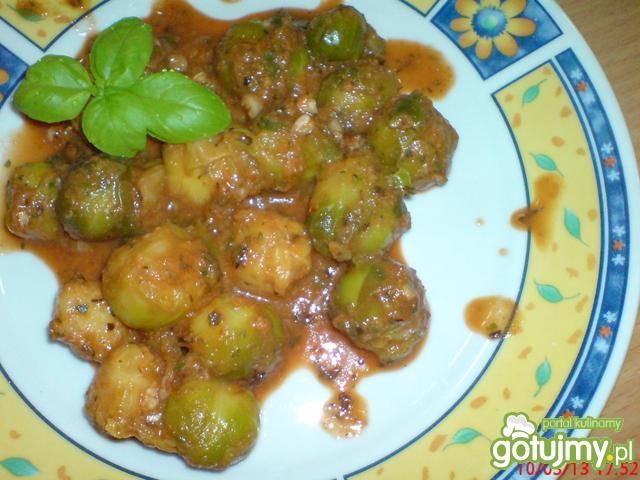 Brukselka w kąpieli pomidor. na szybko Brukselka w kąpieli pomidor. na szybko