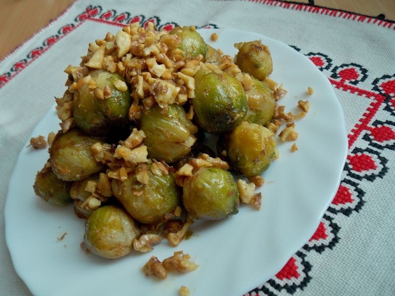 Brukselka z orzechami