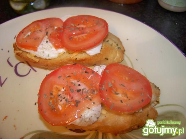 Bruschetta na ciepło z mozarellą