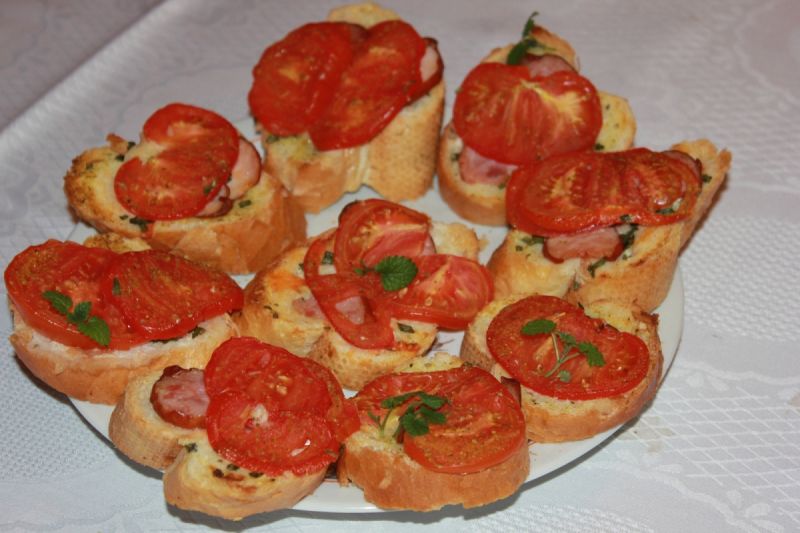 Bruschetta z kiełbasą