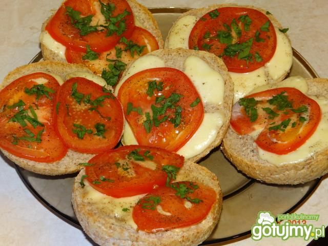 Bruschetta z mozzarellą Bruschetta z mozzarellą