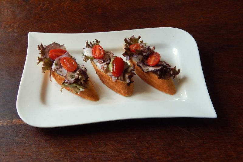 Bruschetta z ośmiornicą  Bruschetta z ośmiornicą