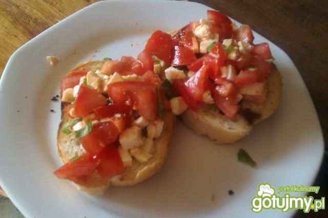 Bruschetta z pomidorami i mocarellą