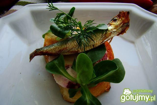 Bruschetta z serem żurawina i szprotką 