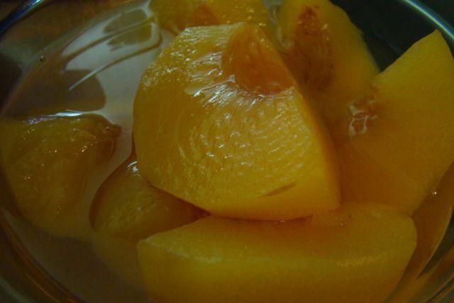 Brzoskwinie w galarecie Brzoskwinie w galarecie