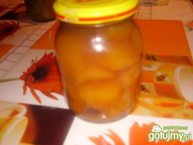Brzoskwinie w syropie