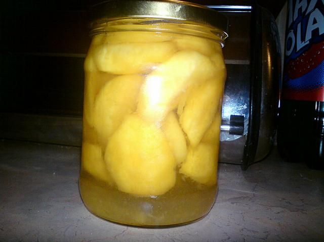 Brzoskwinie w syropie Brzoskwinie w syropie