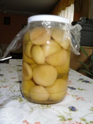 Brzoskwinie w syropie Brzoskwinie w syropie