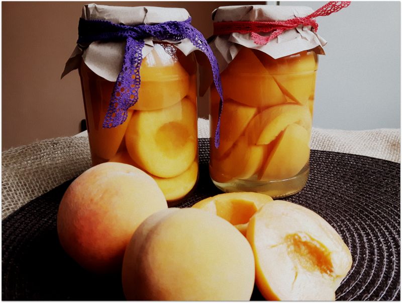 Brzoskwinie w syropie