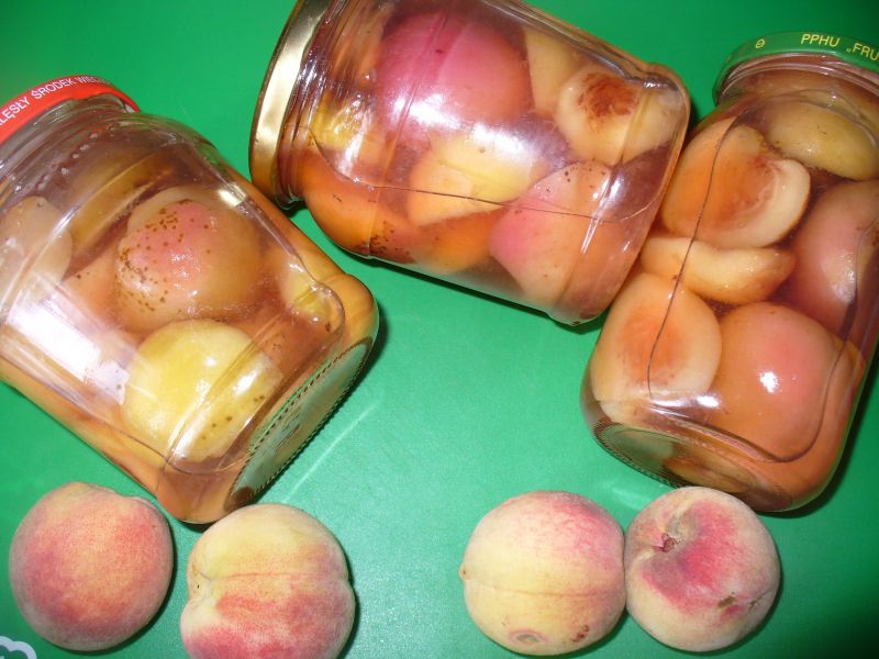 Brzoskwinie w syropie