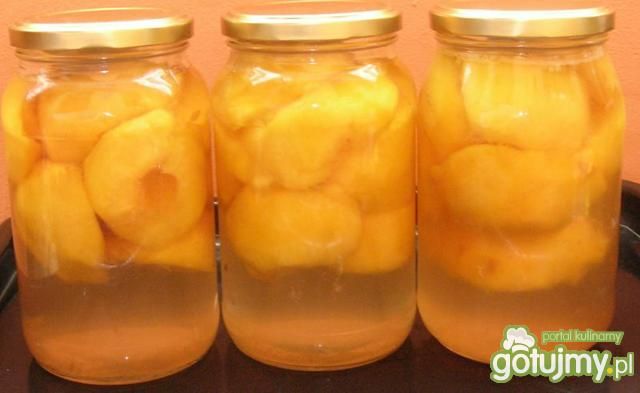 Brzoskwinie w zalewie Brzoskwinie w zalewie