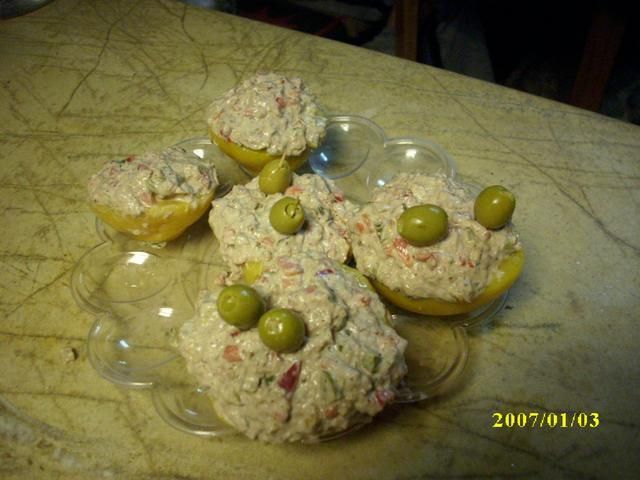 Brzoskwinie z tuńczykiem