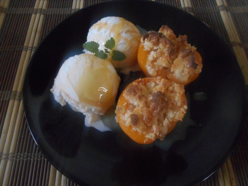 Brzoskwinie zapiekane z kruszonką