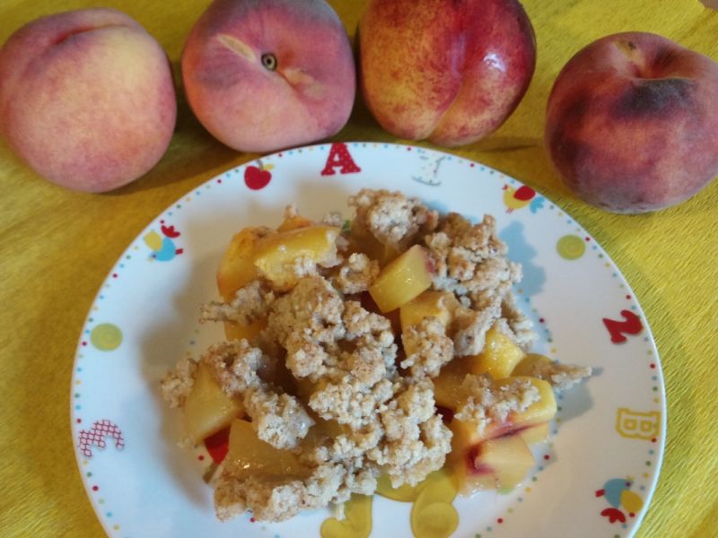 Brzoskwiniowe crumble pełnoziarniste Brzoskwiniowe crumble pełnoziarniste