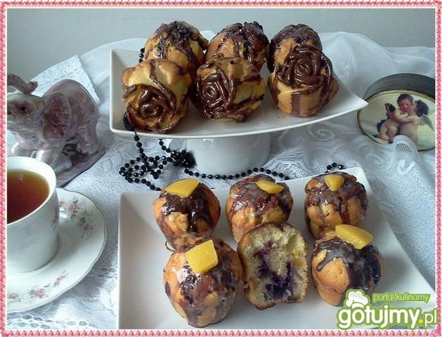 Brzoskwiniowe muffinki z dżemem porzecz. Brzoskwiniowe muffinki z dżemem porzecz.