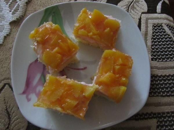 Brzoskwiniowiec z budyniem