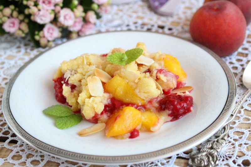 Brzoskwiniowo-malinowe crumble