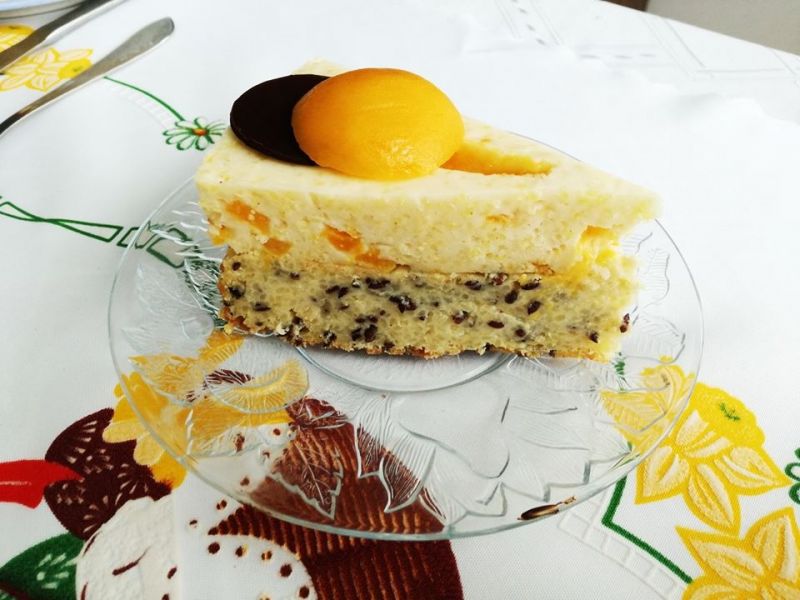 Brzoskwiniowy tort jaglany