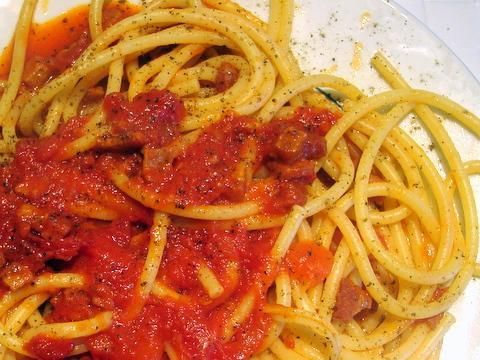 Bucatini all'amatriciana. Bucatini all'amatriciana.