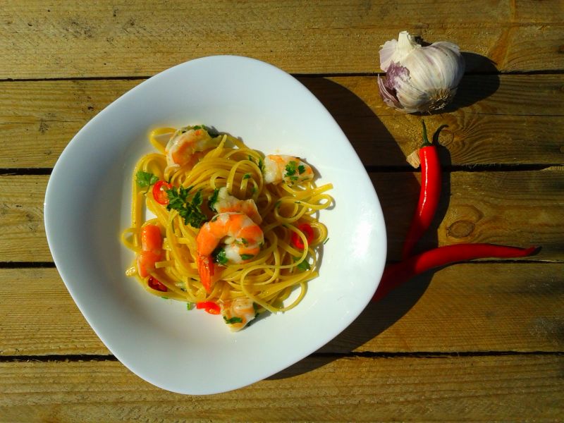 Bucatini z krewetkami, czosnkiem i chilli  Bucatini z krewetkami, czosnkiem i chilli