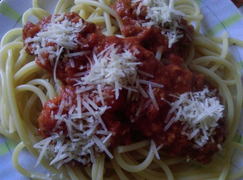 Bucatini z pomidorowym sosem morskim