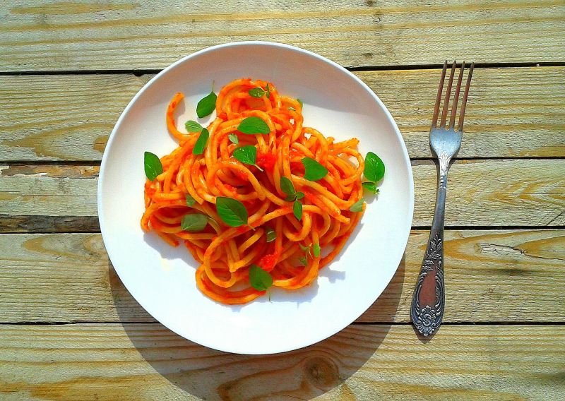 Bucatini z sosem pomidorowym