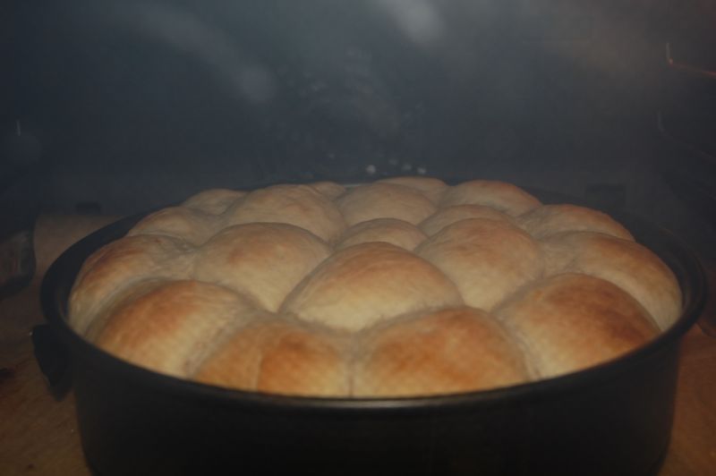 Buchty z marmoladą z róży w tortownicy Buchty z marmoladą z róży w tortownicy