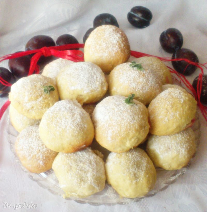 Buchty ze śliwkami Buchty ze śliwkami