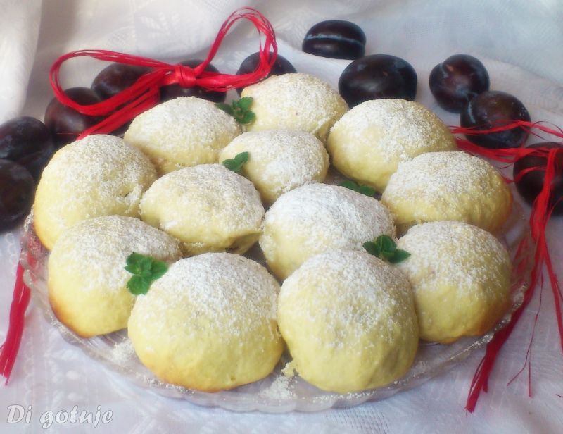 Buchty ze śliwkami Buchty ze śliwkami