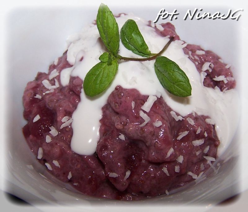 Budyń CHIA z jeżynami i kokosem Budyń CHIA z jeżynami i kokosem