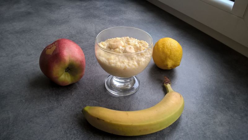 Budyń jaglany z bananem i cytryną