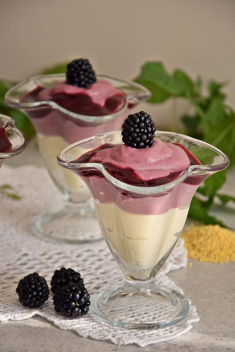 Budyń jaglany z jeżynami