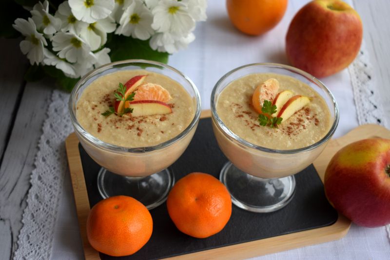 Budyń jaglany z owocami i kefirem