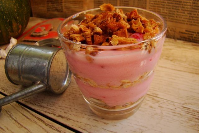 Budyń mleczny z suszonym ananasem